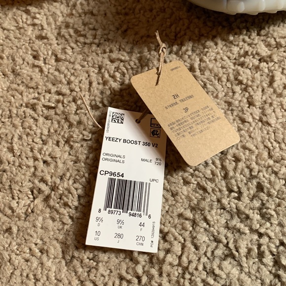 Yeezy Boost 350 V2 (Zebras) - Picture 9 of 10